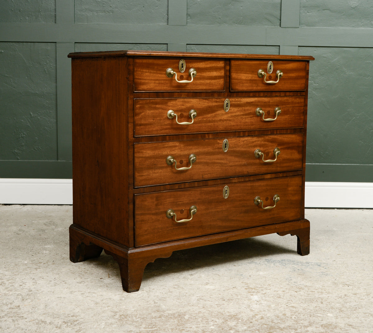 Georgian Mahogany Chest of Drawers with Bracket Feet