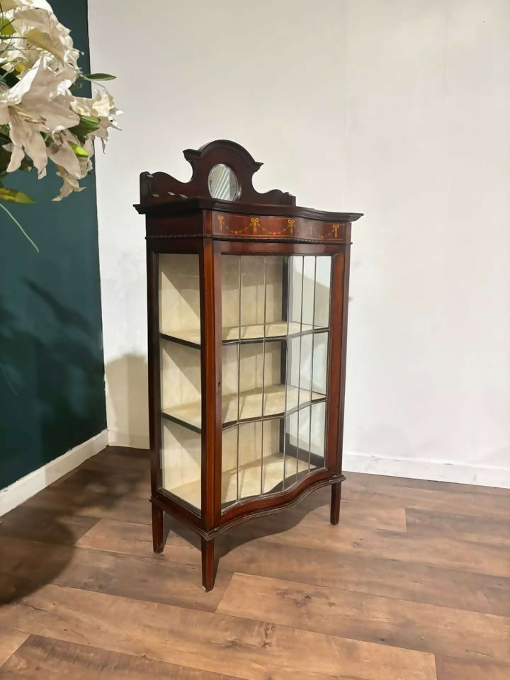 Edwardian mahogany display cabinet featuresb