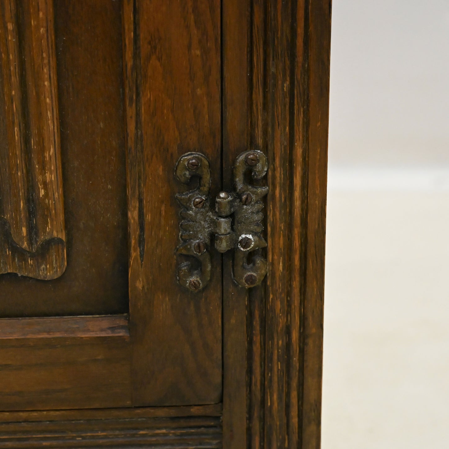 Old Charm Oak Dutch Dresser 2 Drawer 2 Door Dome Top 2 Piece FREE UK Delivery*. SBR11077/2210E