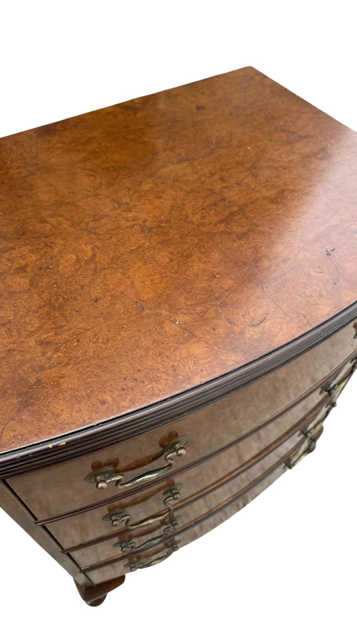 Vintage Georgian style Walnut chest of drawers / bedside table