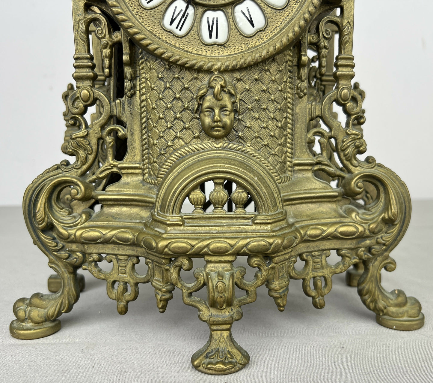Clock Vintage French Style Quartz Ornate Roman Numeral Mantel Clock LOT 6443