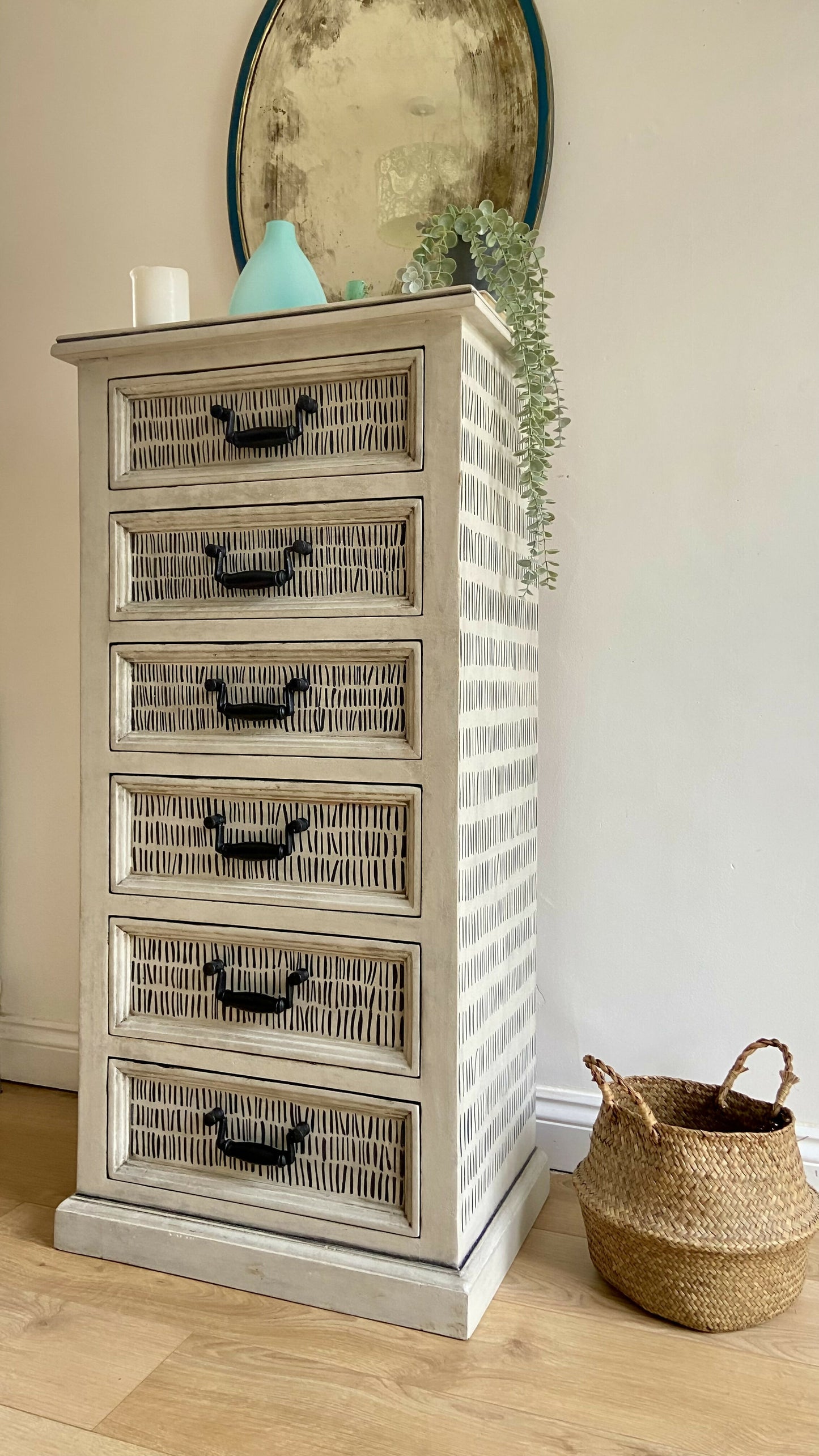 Chest of drawers -Hand-painted • Dash Pattern - Upcycled Furniture