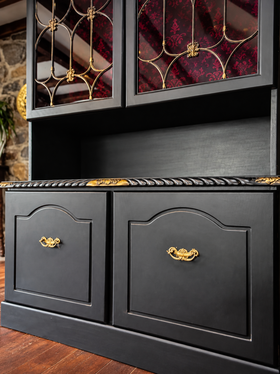 Gothic Black & Antique Gold Glazed Display Cabinet | Drinks & Cocktail Cabinet