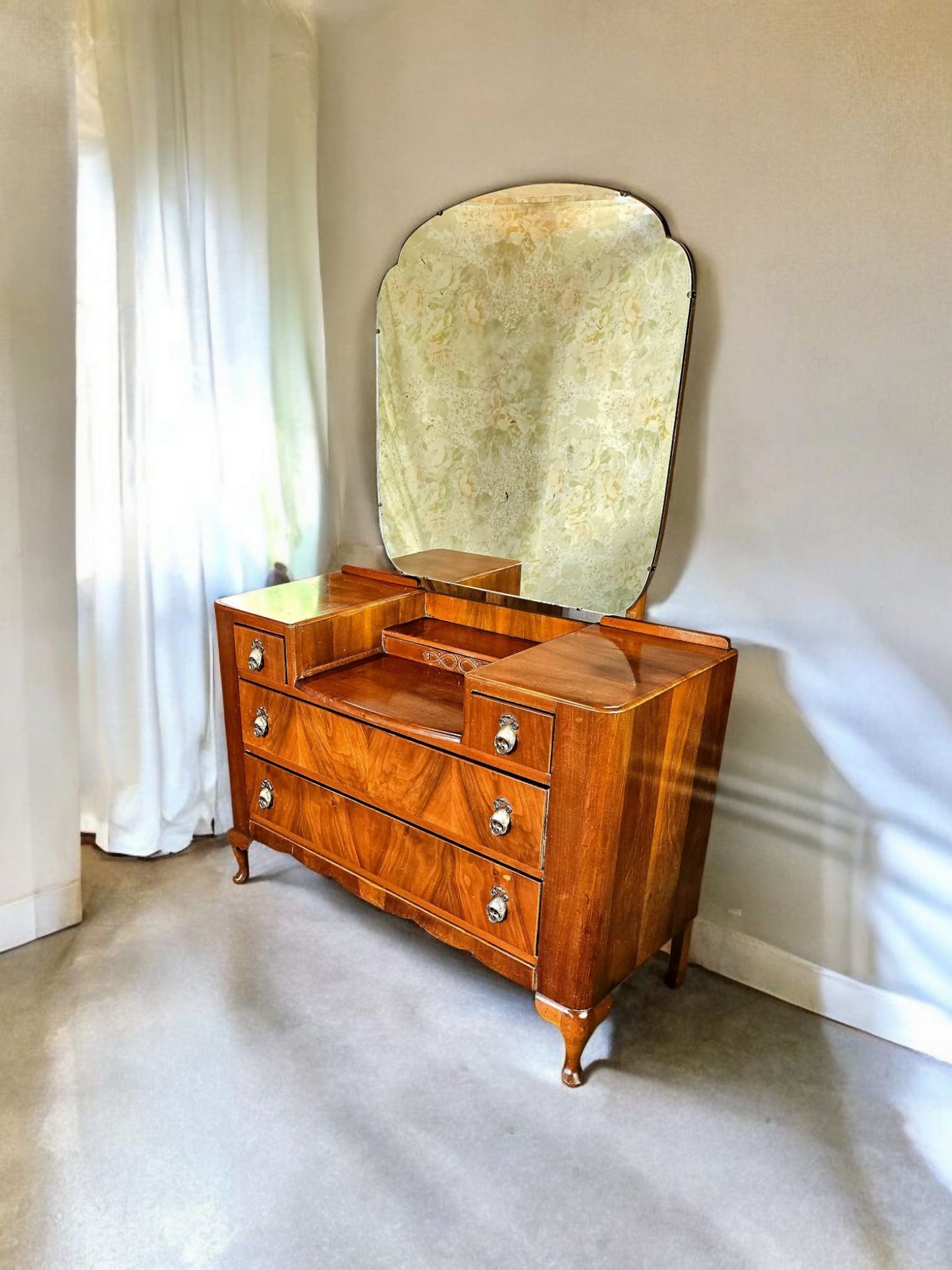 Dressing table 1