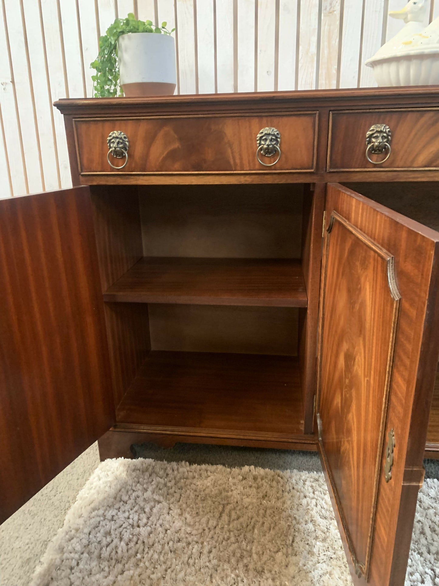 Ian Smith Reproduction Sideboard – Solid Wood Retro / Vintage Style Storage Unit