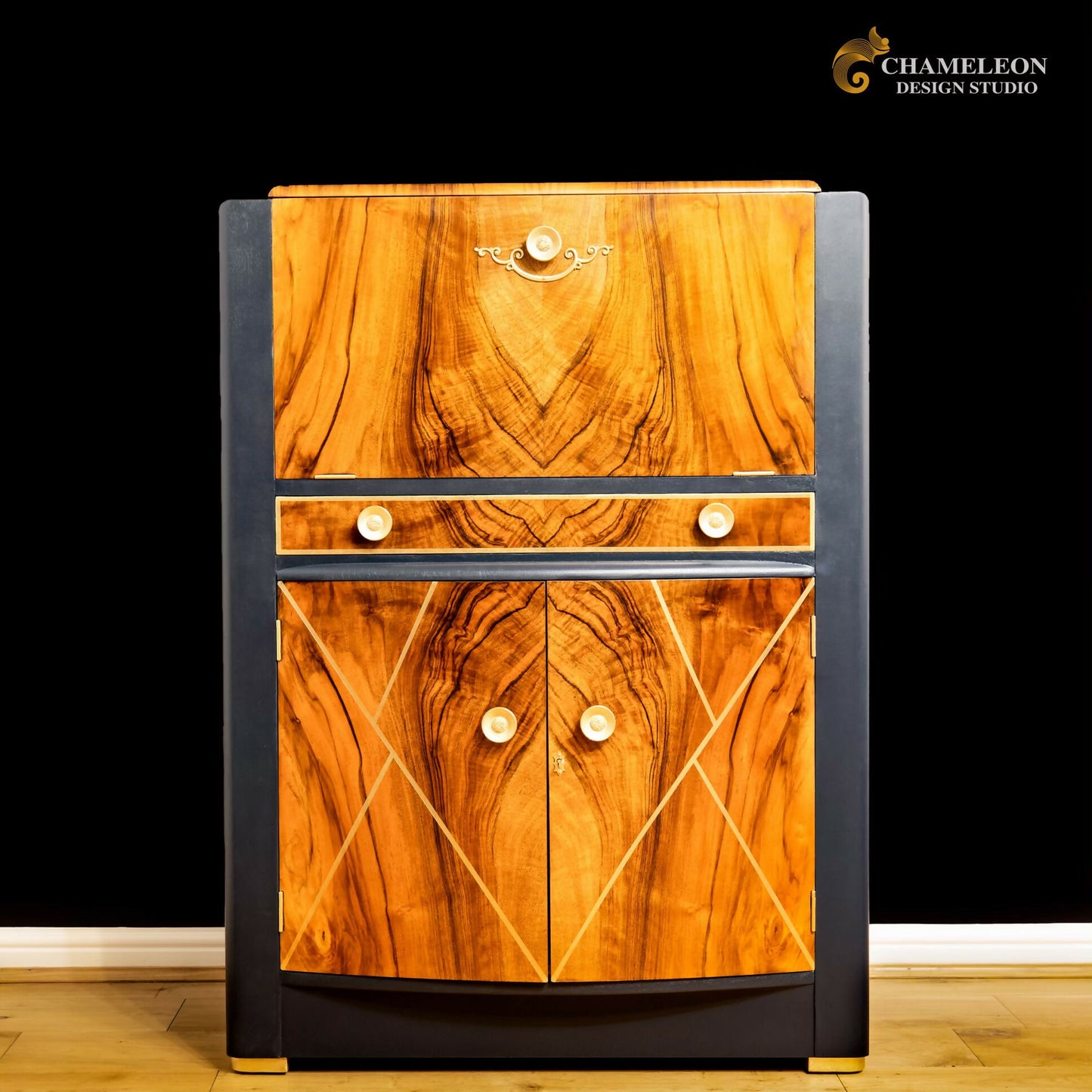 Cocktail cabinet/ Drinks Cabinet Art Deco cocktail bar