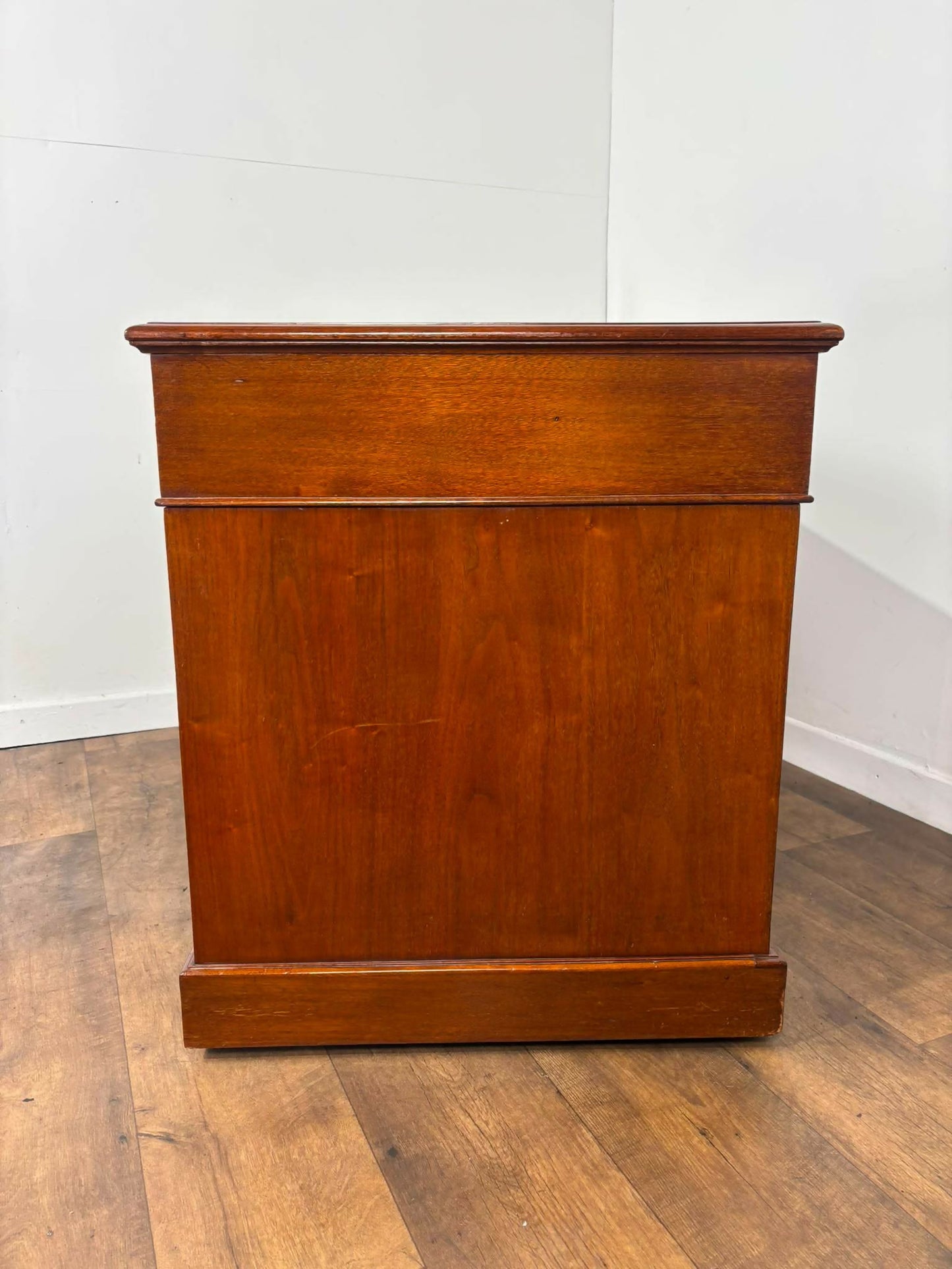 Victorian Mahogany Twin Pedestal Knee Hole Desk