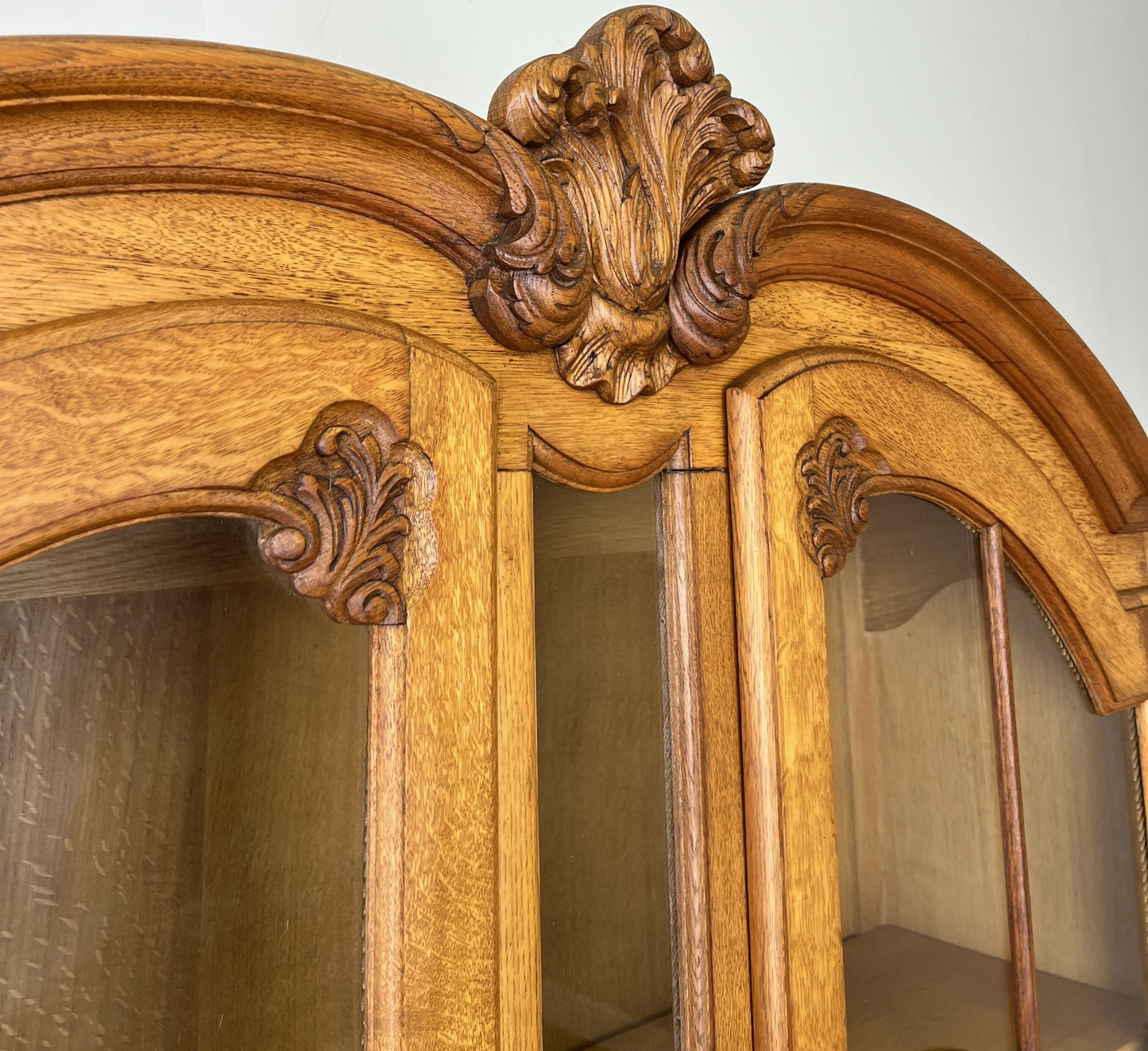 Bookcase Vintage French Louis XVI Oak Display Cabinet Carved Sideboard LOT 6285