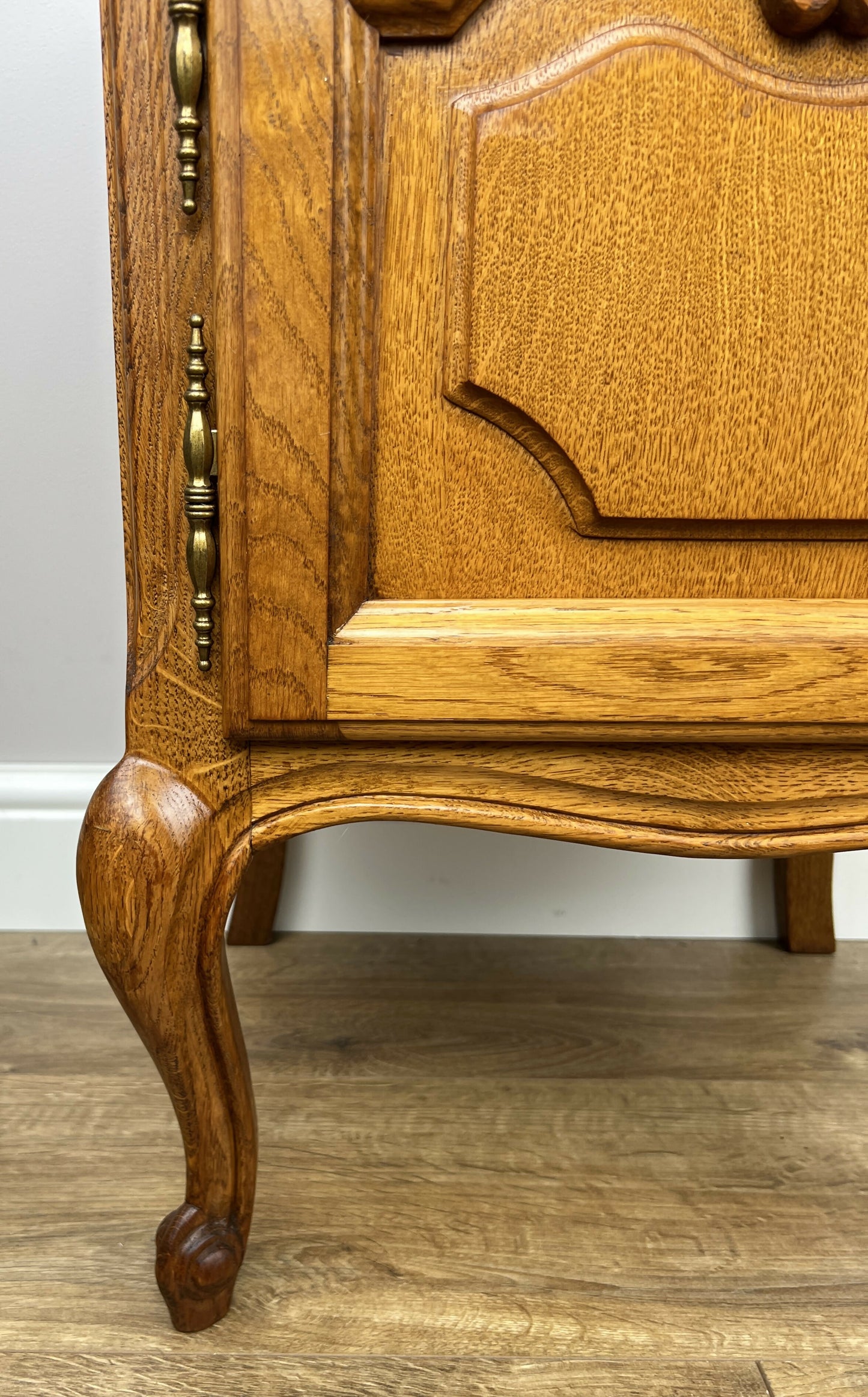 Bedside Table Vintage French Louis Style Oak Nightstand Carved Cabinet LOT 6305
