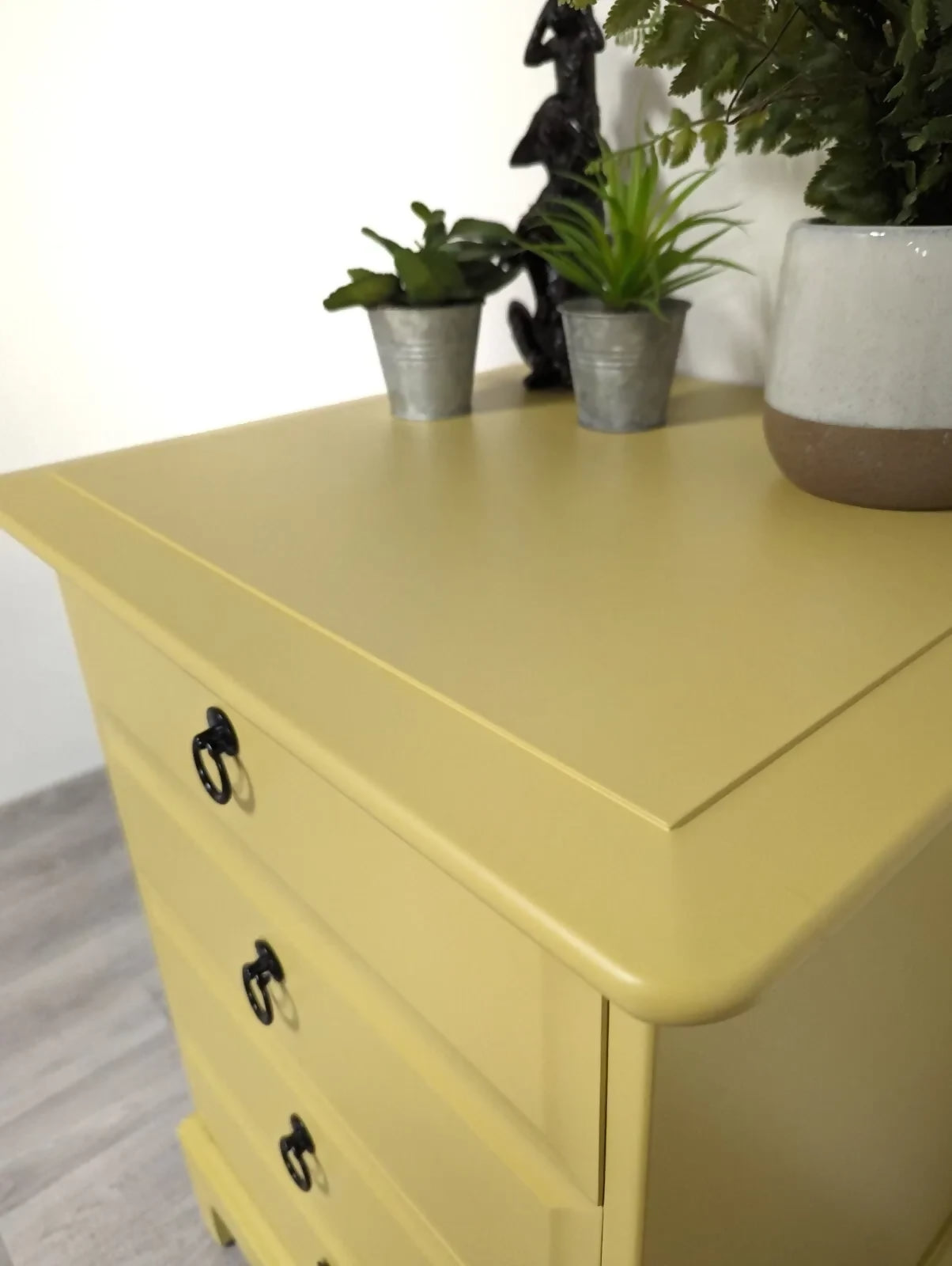 Profesionally Sprayed 2 X yellow Stag Minstrel 4 Drawer Bedside Tables (pair)