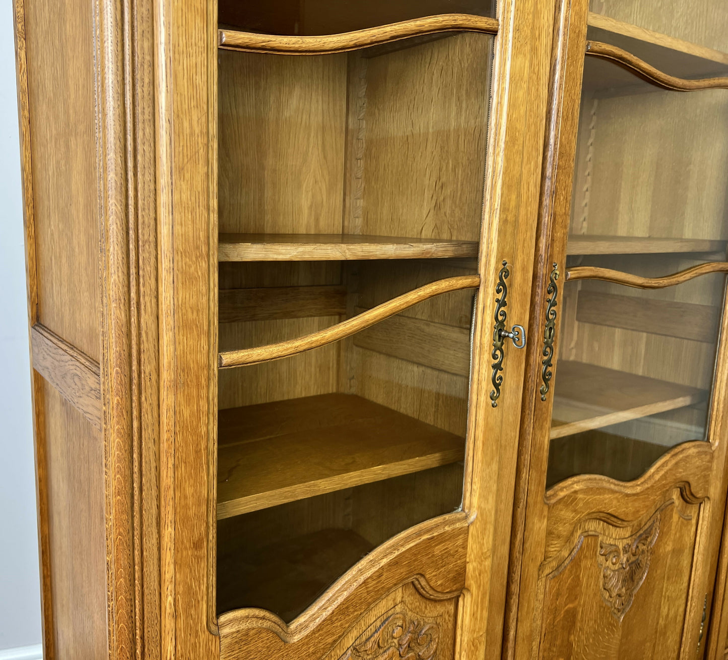 Bookcase Vintage French Louis XVI Oak Display Cabinet Carved Sideboard LOT 6313