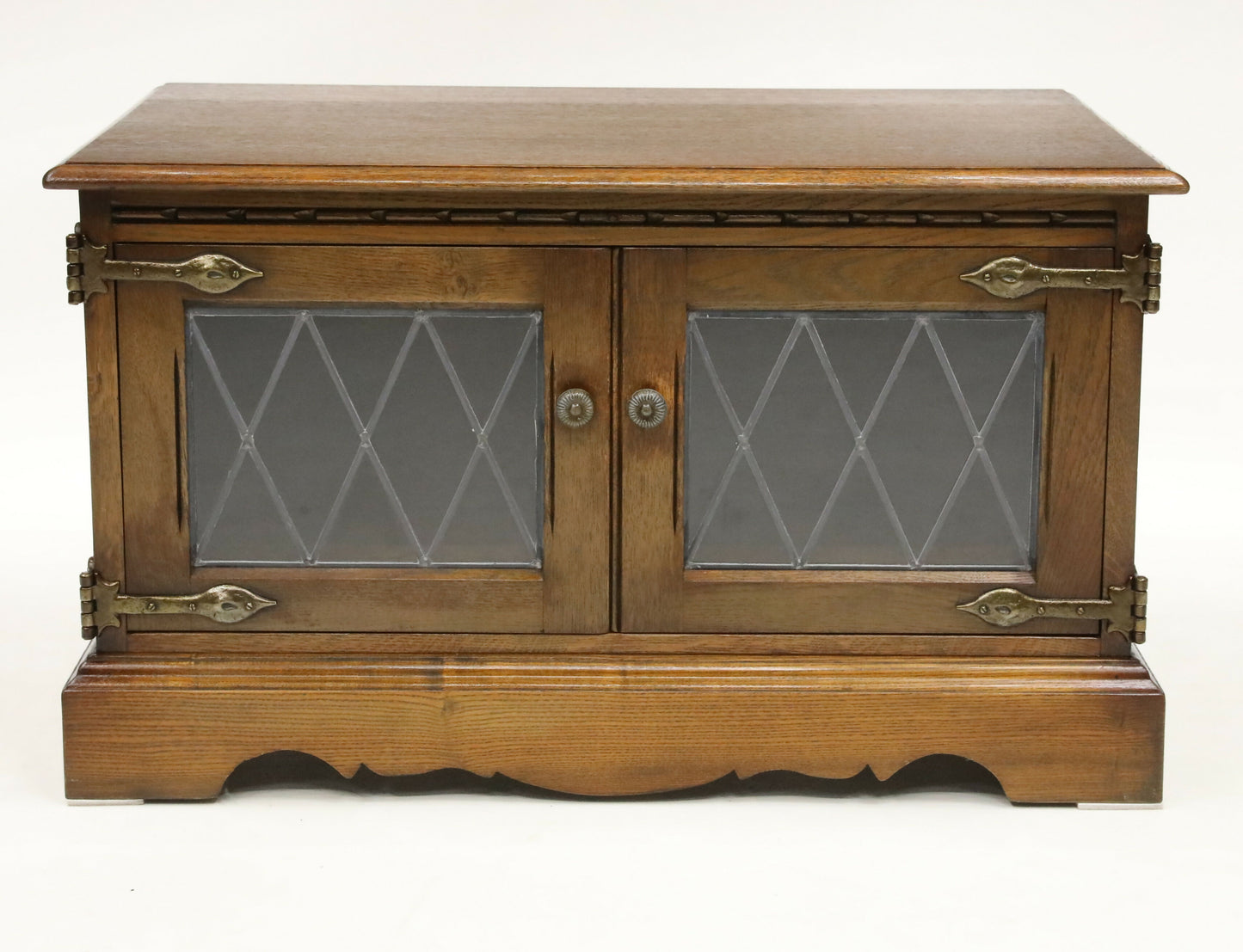 Old Charm TV Stand Light Oak Sky Box/DVD Area VGC FREE Nationwide Delivery. SBR7946/2004C