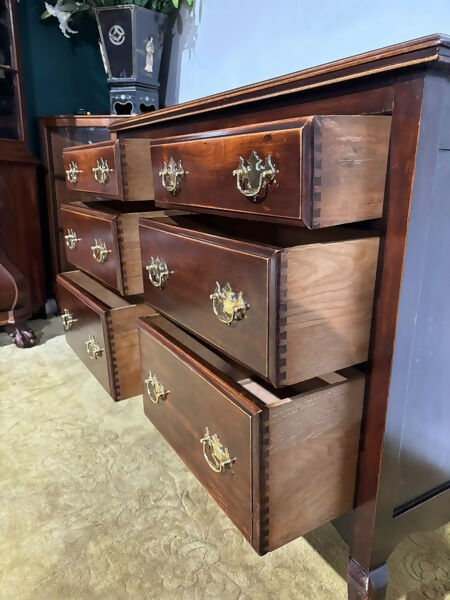 large_mahogany-sideboard-with-brass-escutcheons-sku11594019_0 (9)