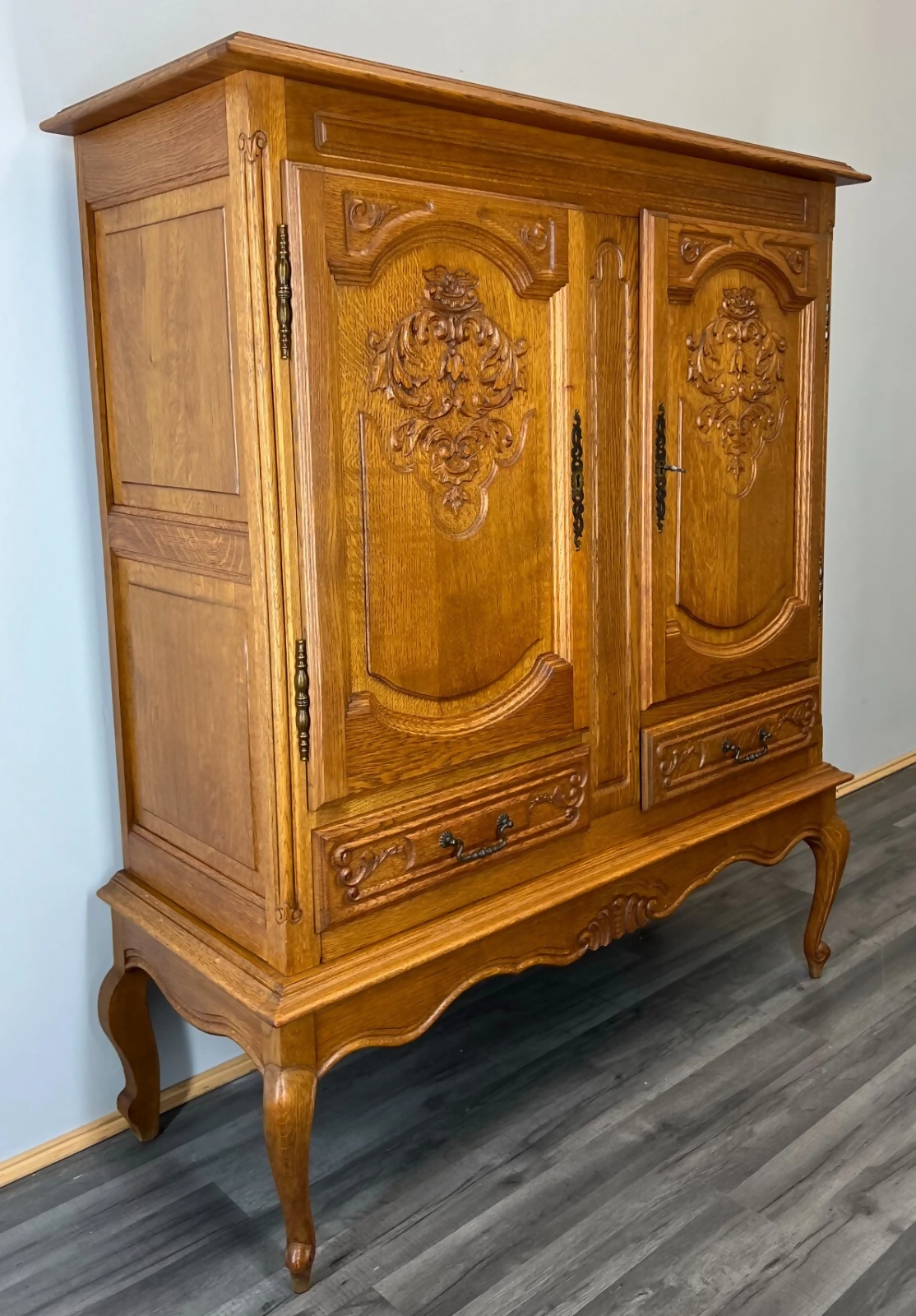Cabinet Vintage French Louis XIV Style Carved Sideboard 2 Door Cupboard LOT 3552