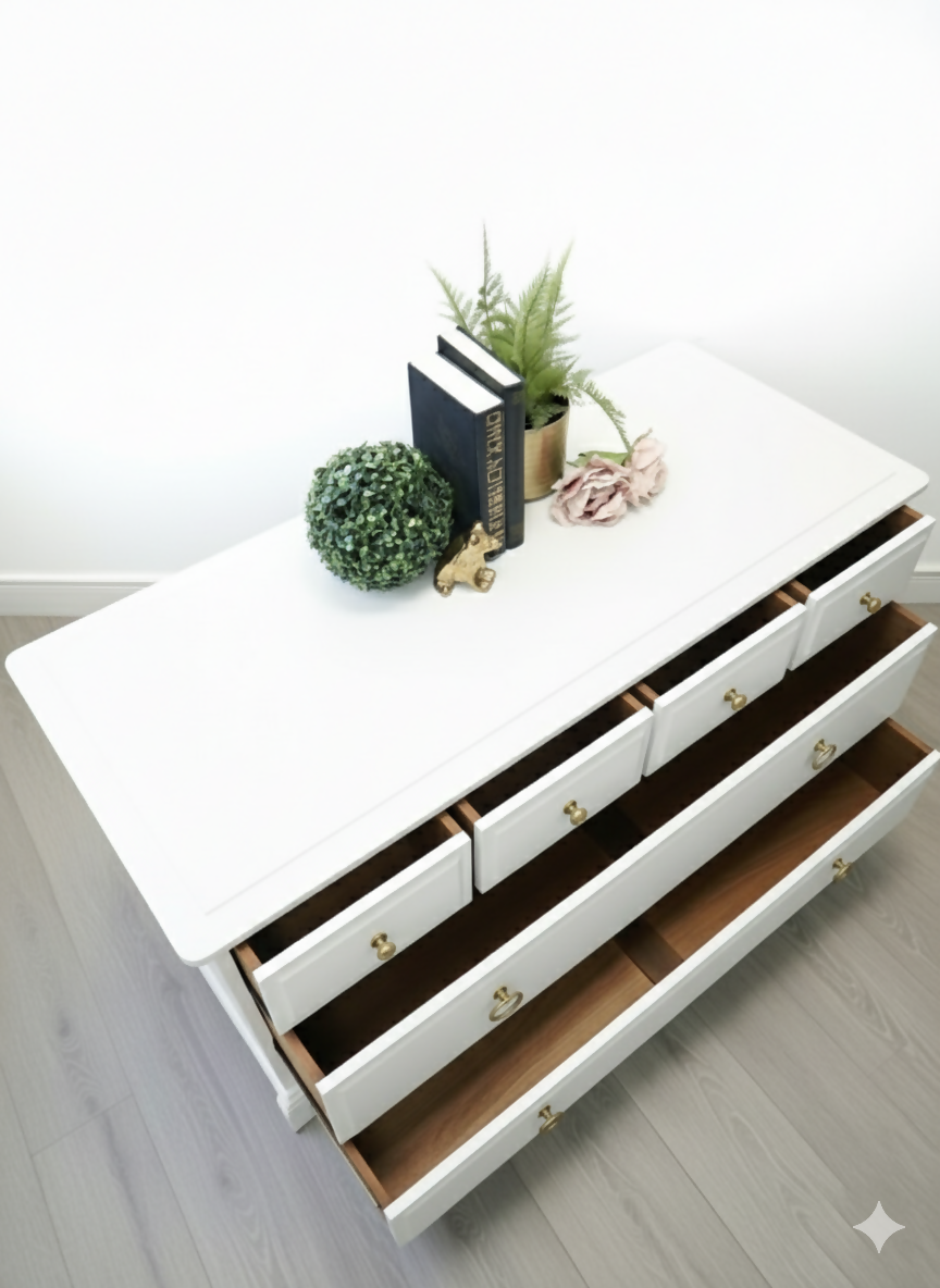 Stag minstrel chest of drawers in white