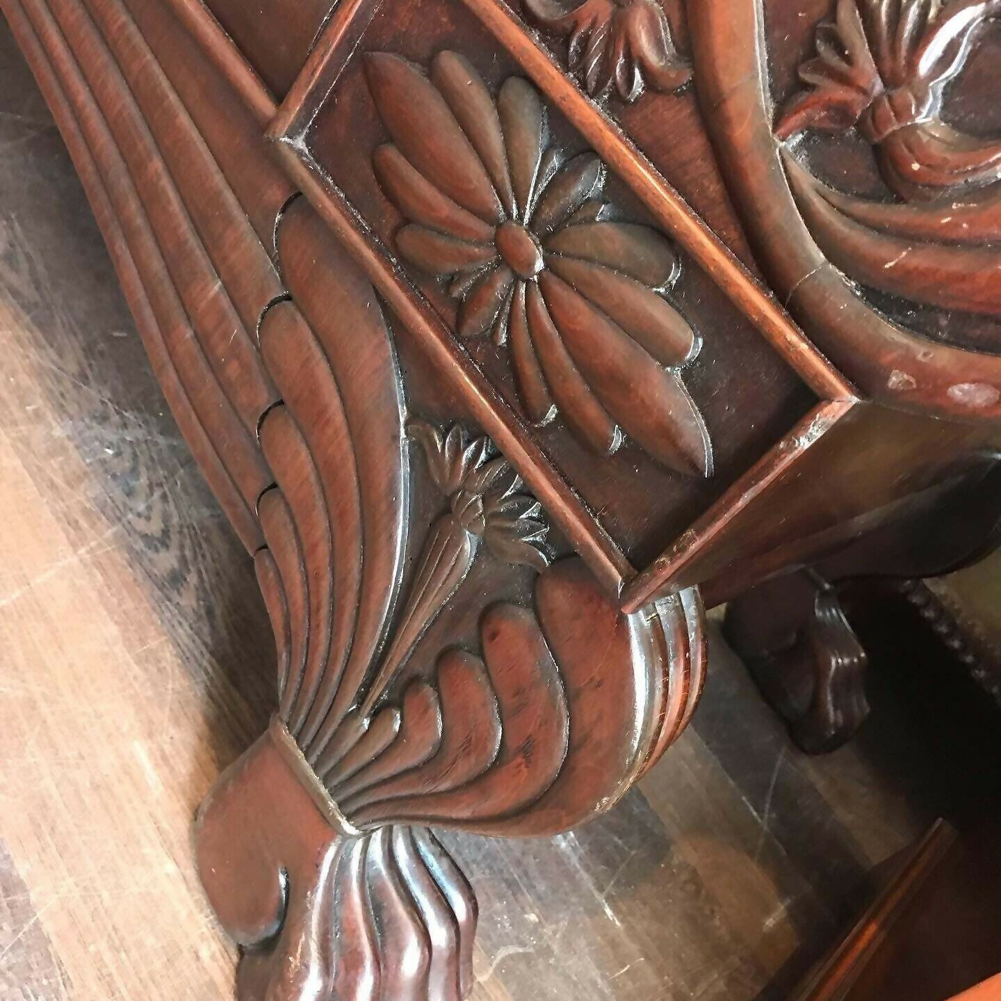 Vintage Victorian 3 Seater Mahogany Sofa With Curved Ends, Lions Paw Feet. Stunning!!