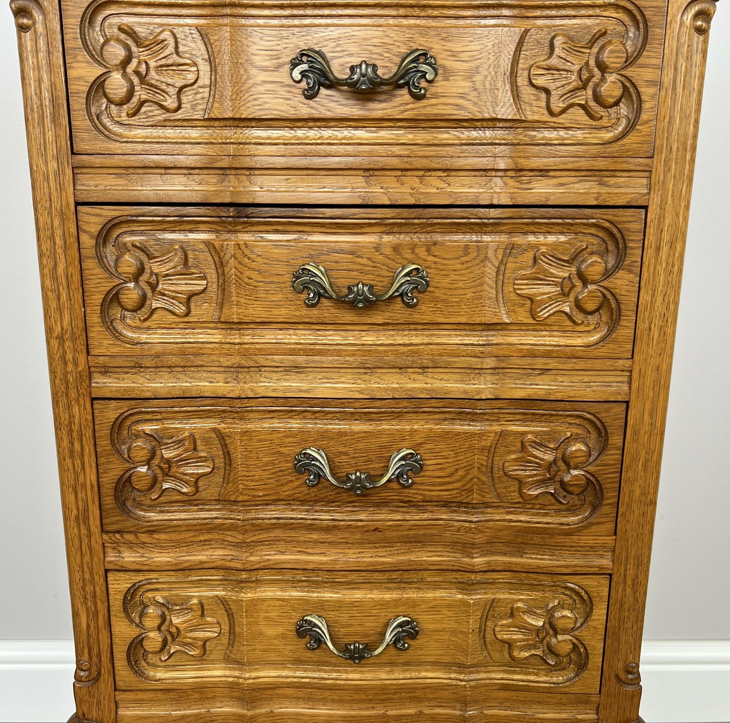 Chest of Drawers Vintage French Louis Oak 4 Drawers Carved Cabinet LOT 6231