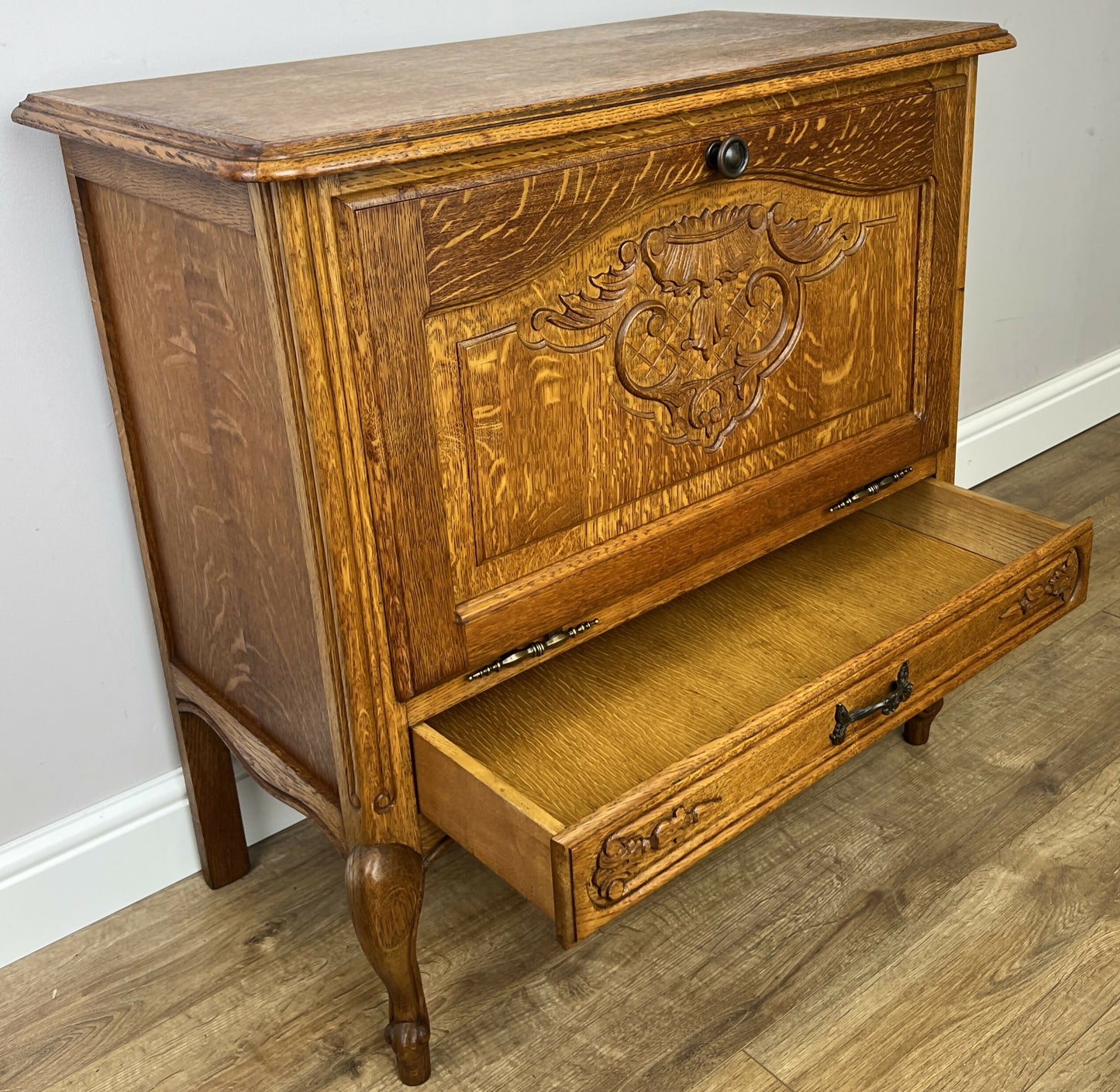 Cabinet Vintage French Louis XIV Oak Sideboard with Carved Cupboard LOT 6247