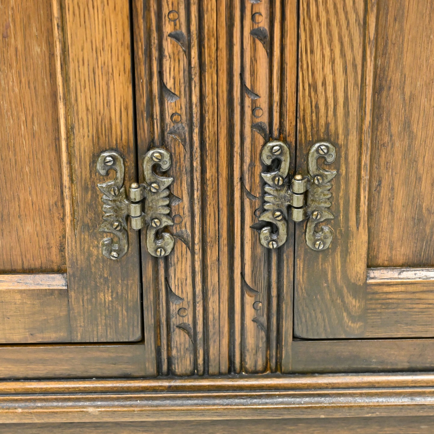 Old Charm Sovereign Dresser Sideboard Base Light Oak Finish FREE UK Delivery*. SBR10024/3101E