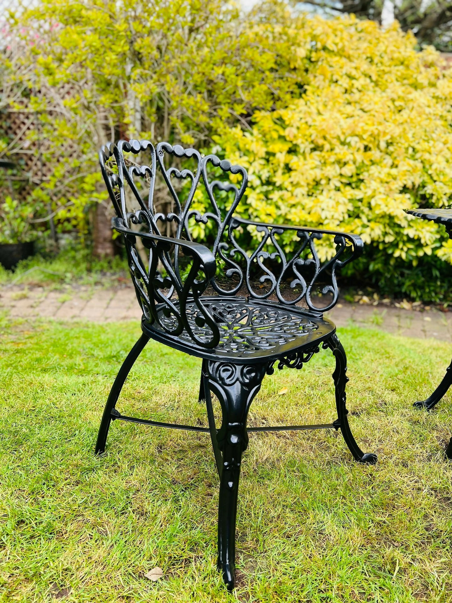 Black Vintage Love Seat Patio Set finished in Black