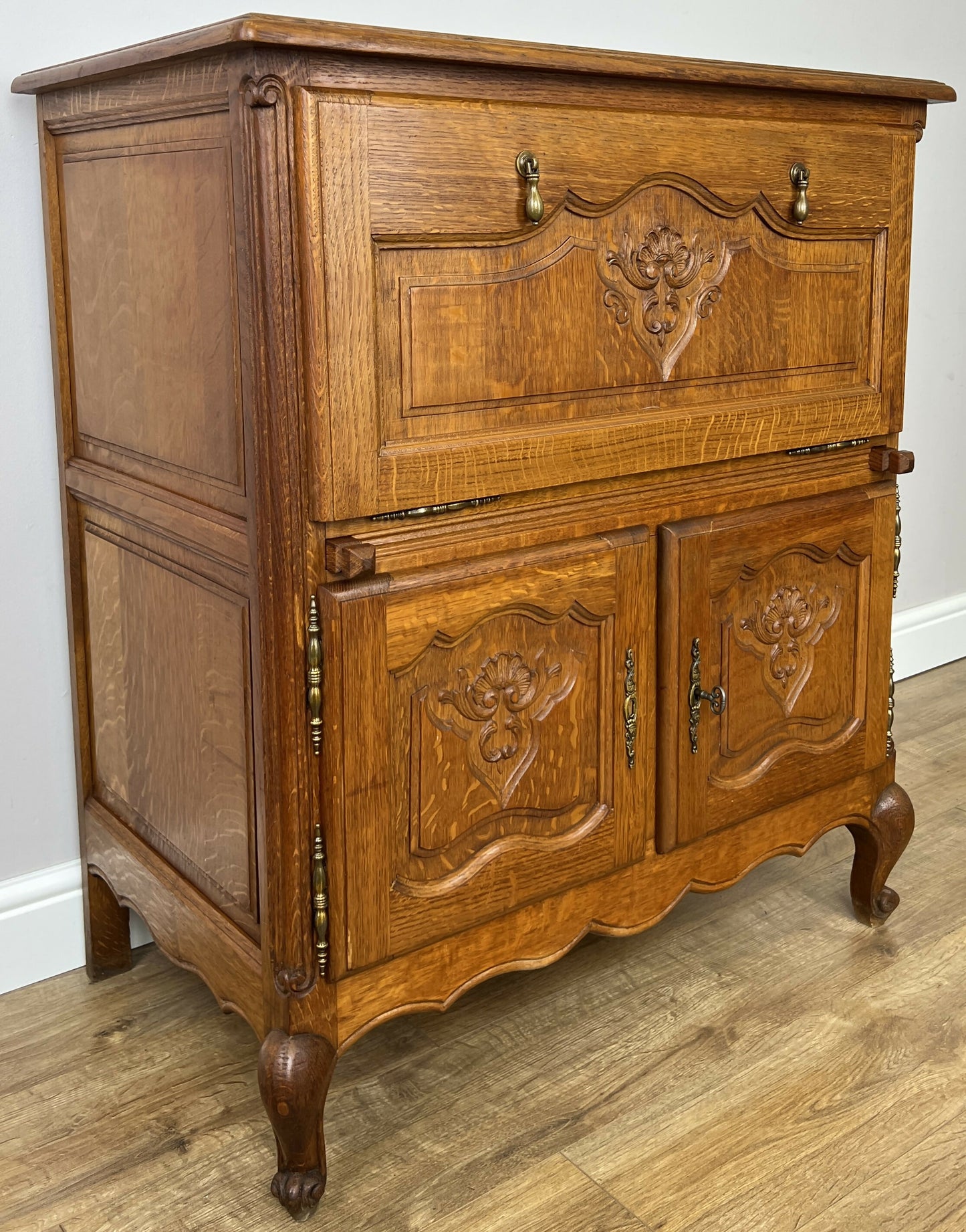 Cabinet Vintage French Louis XIV Style Oak Sideboard Carved Cupboard LOT 6249