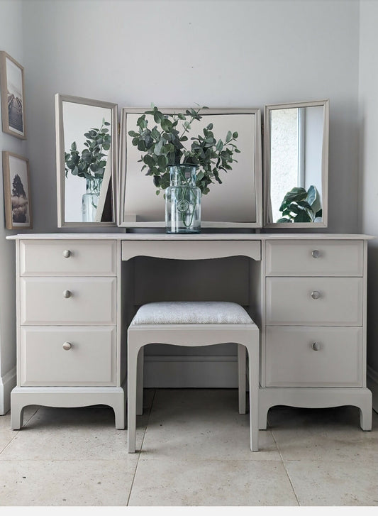 Spray painted Stag Minstrel double pedestal dressing table set, with triple mirror and stool