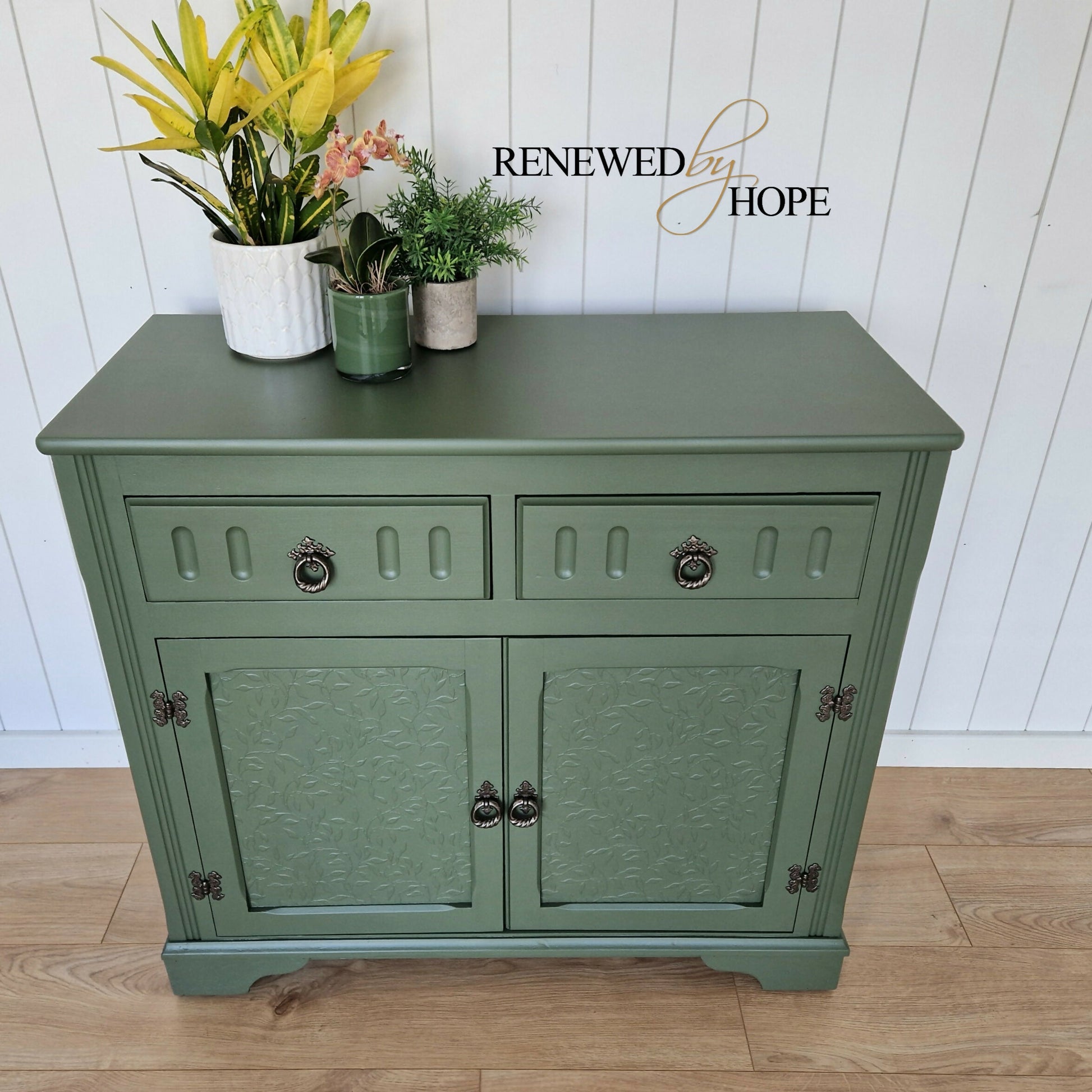 Green Sideboard with leaf embossed design (9)