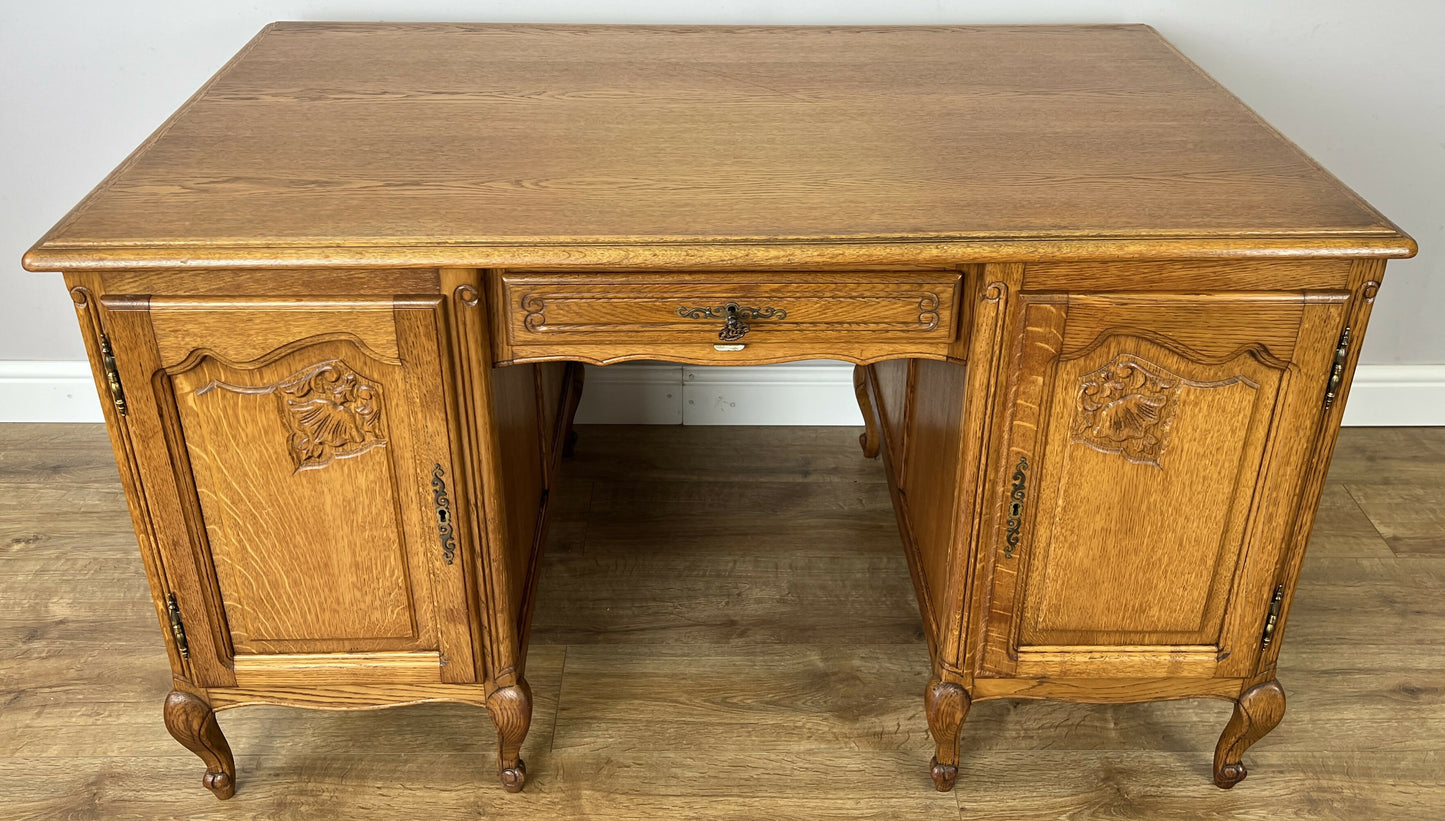 Cabinet Vintage French Louis XIV Style Carved Oak 8 Drawers Sideboard LOT 6460