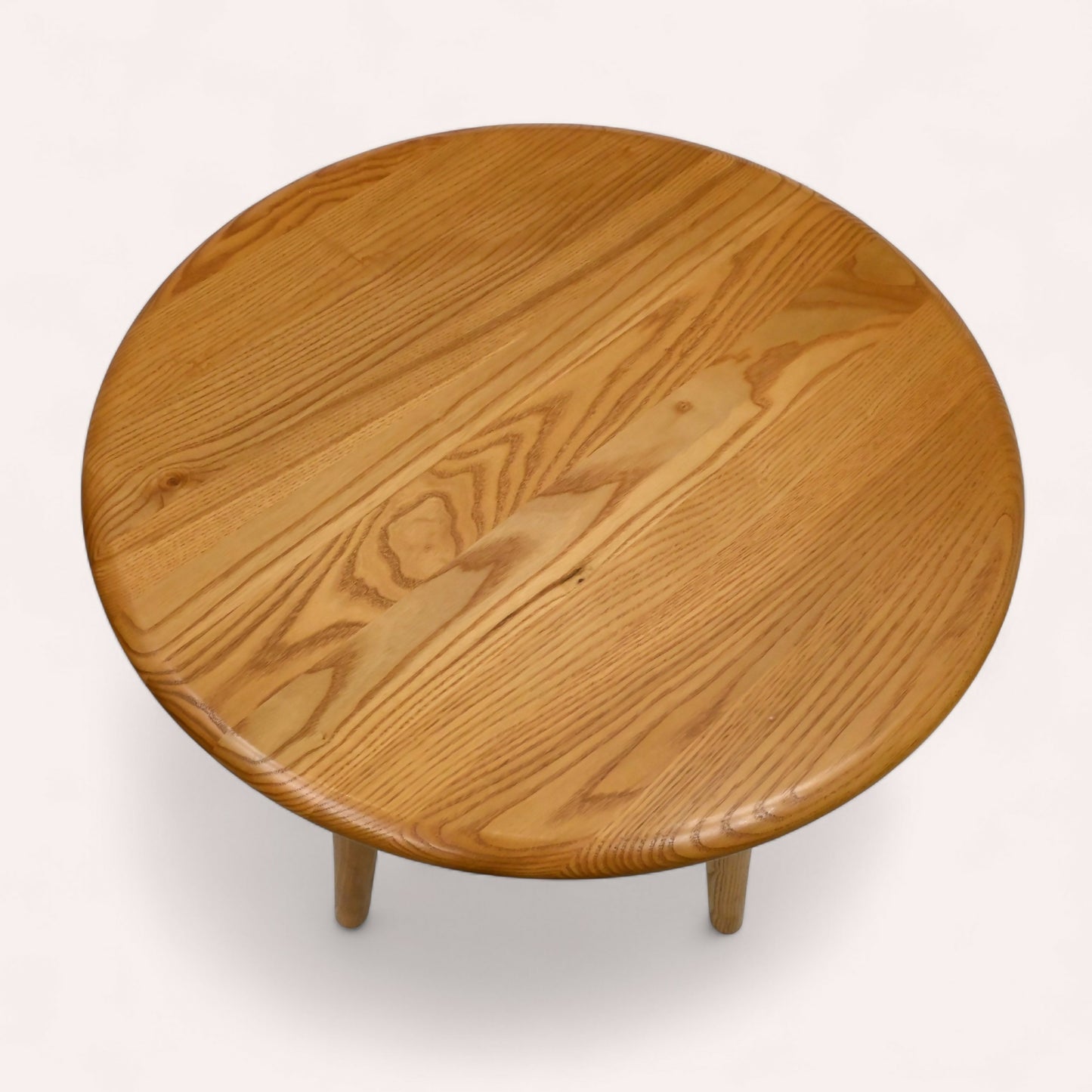 Ercol Round Side Table Light Finish And Excellent Condition Light FREE Delivery*. SBR10872/2808E