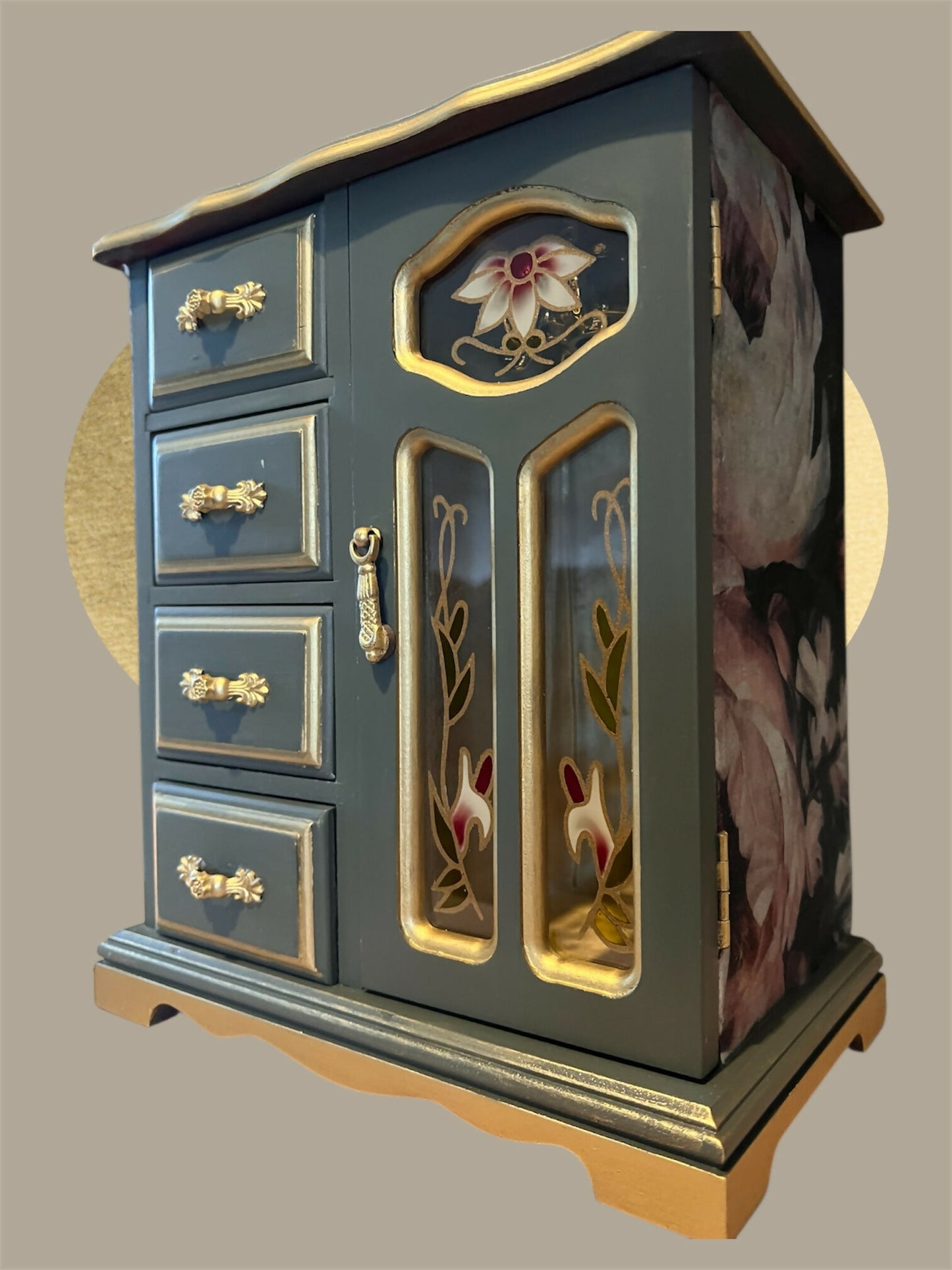 Vintage musical jewellery box