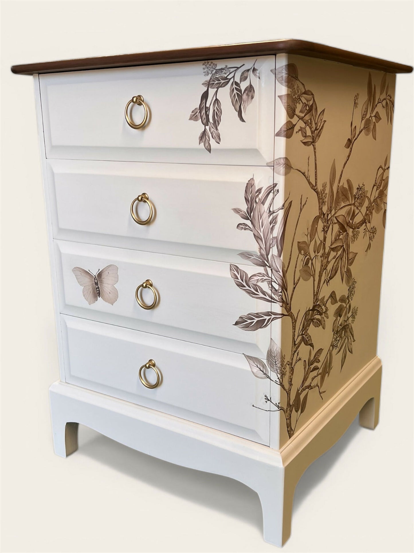 Stag Minstrel 4 Drawer chest of drawers/ bedside drawers/ bedside cabinet