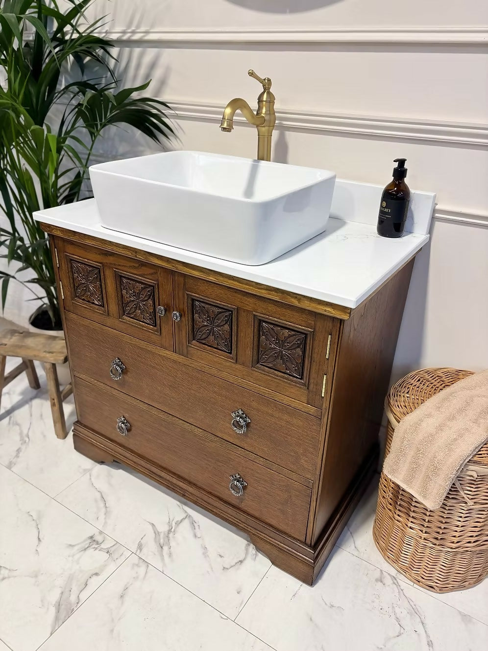 Traditional Bathroom Vintage Vanity Unit With Tap - Henry VII