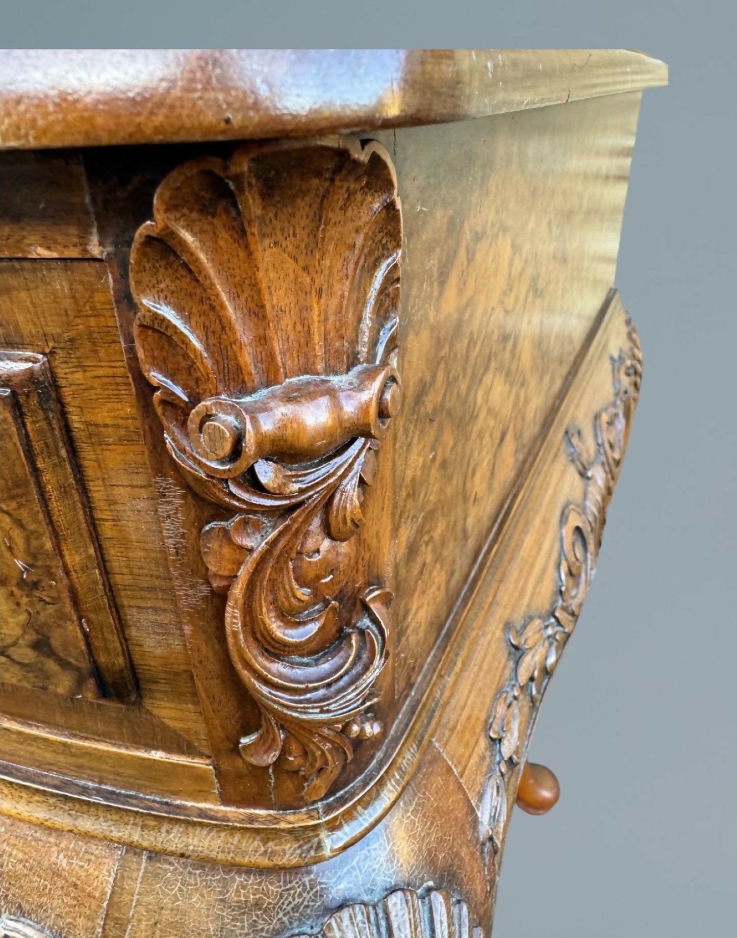 Good Quality Queen Anne Style Burr Walnut Serving Side Table
