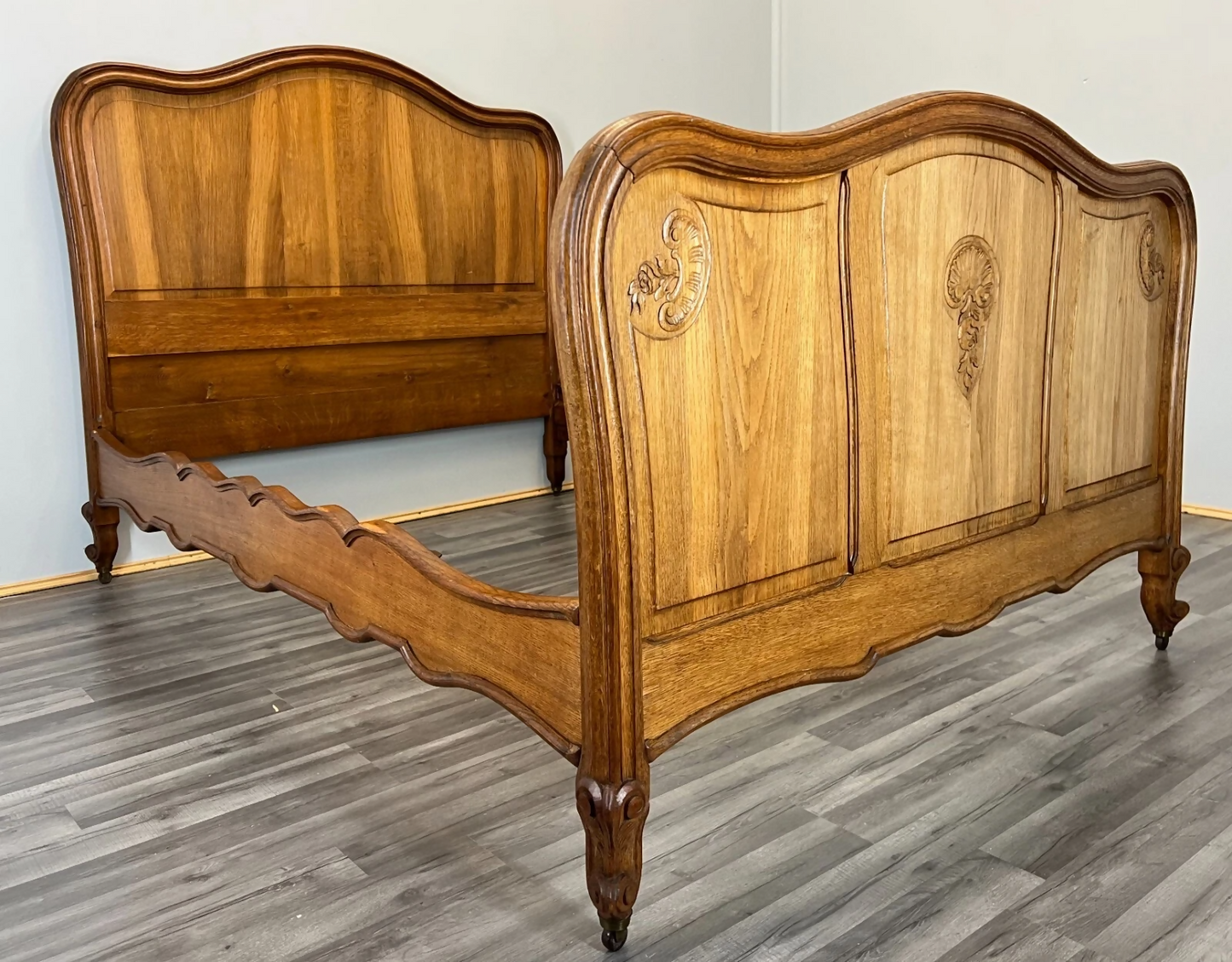 Bed Antique French Style Oak Double Bed Frame Carved Headboard LOT 3711