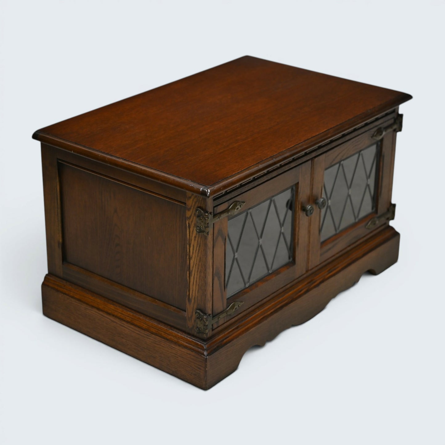 Old Charm TV Stand Linenfold Doors Model #2172 Tudor Brown Oak FREE UK Delivery