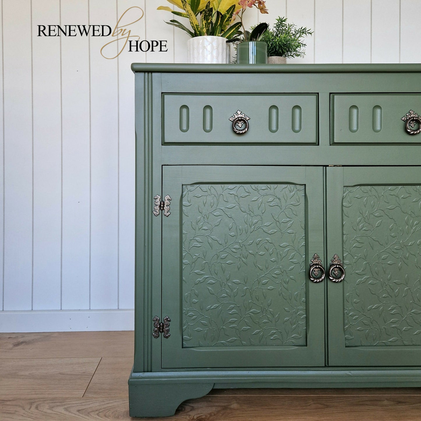 Green Sideboard with leaf embossed design (7)