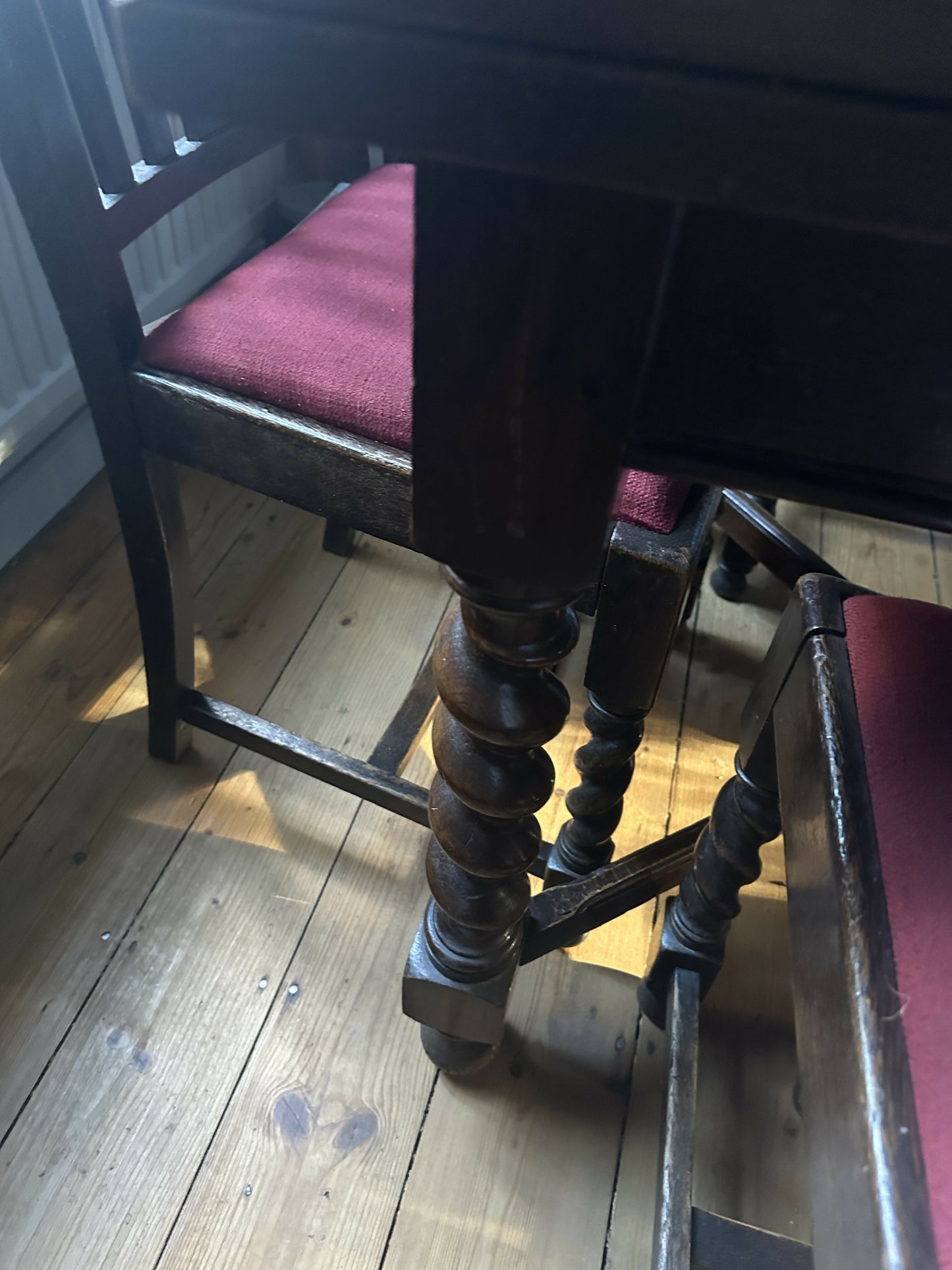 Jacobean Revival Oak Dining Set 4 Chairs And Extendable Table