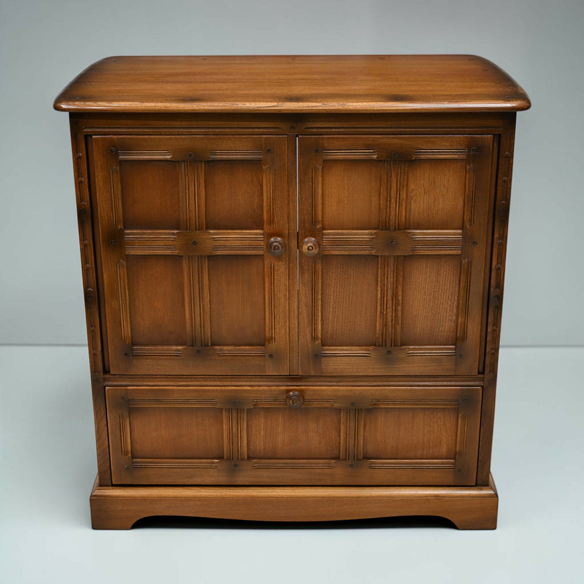 Ercol Old Colonial TV Video Cabinet Golden Dawn Finish #839 FREE UK Delivery*