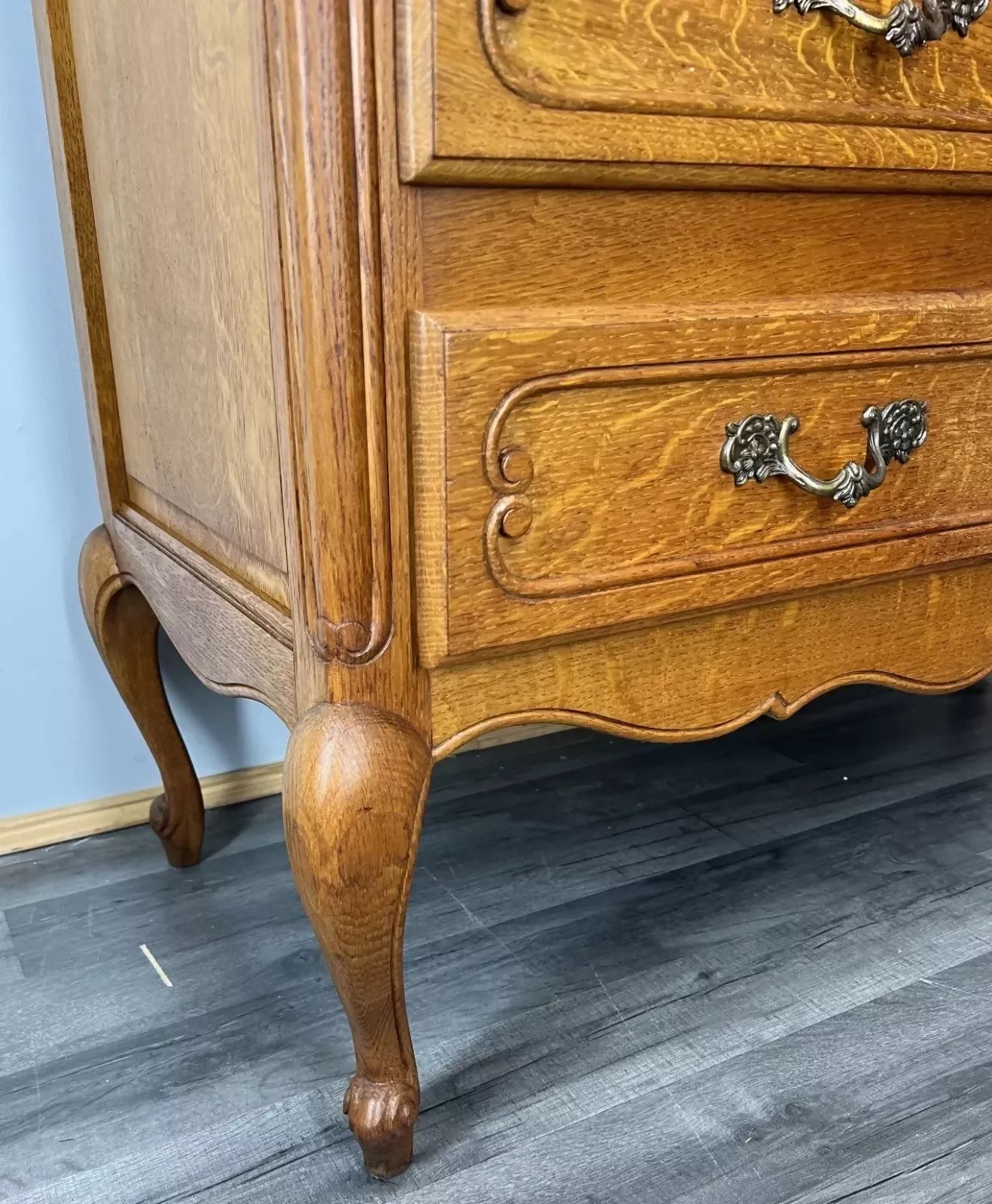 Chest of Drawers Vintage French Louis Oak with 3 Drawers Carved Cabinet LOT 4468