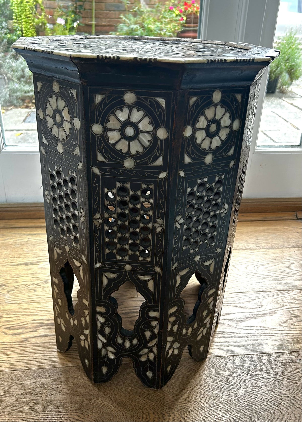 ANTIQUE SYRIAN DAMASCENE INLAID OCTAGONAL SIDE TABLE BONE MOTHER OF PEARL