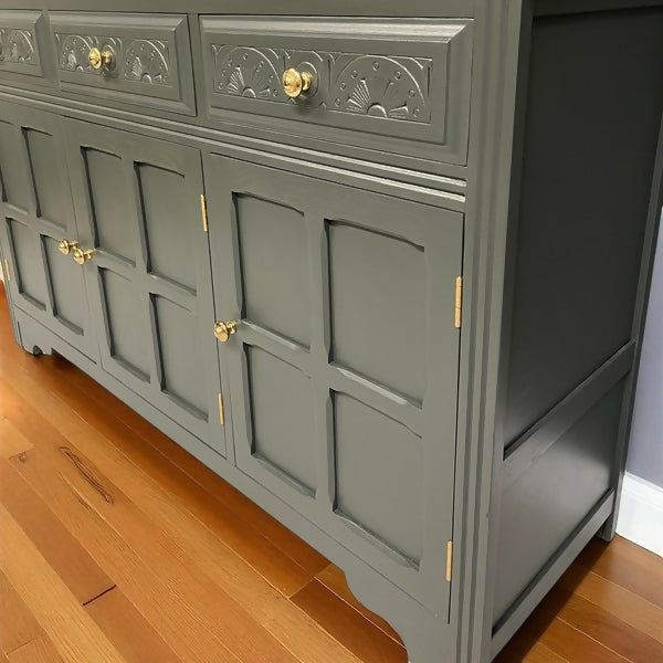 Stunning Solid Oak Vintage Sidebiard