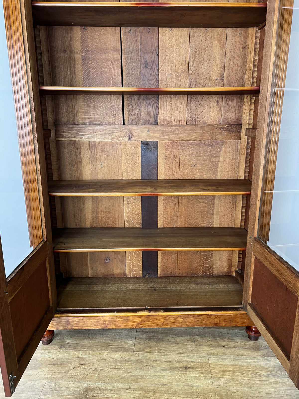 Bookcase Antique French Style Glazed Display Cabinet Walnut Sideboard LOT 6521