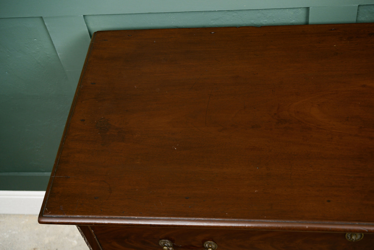 Mahogany Chest of Drawers on Raised Supports with Fretwork Decoration