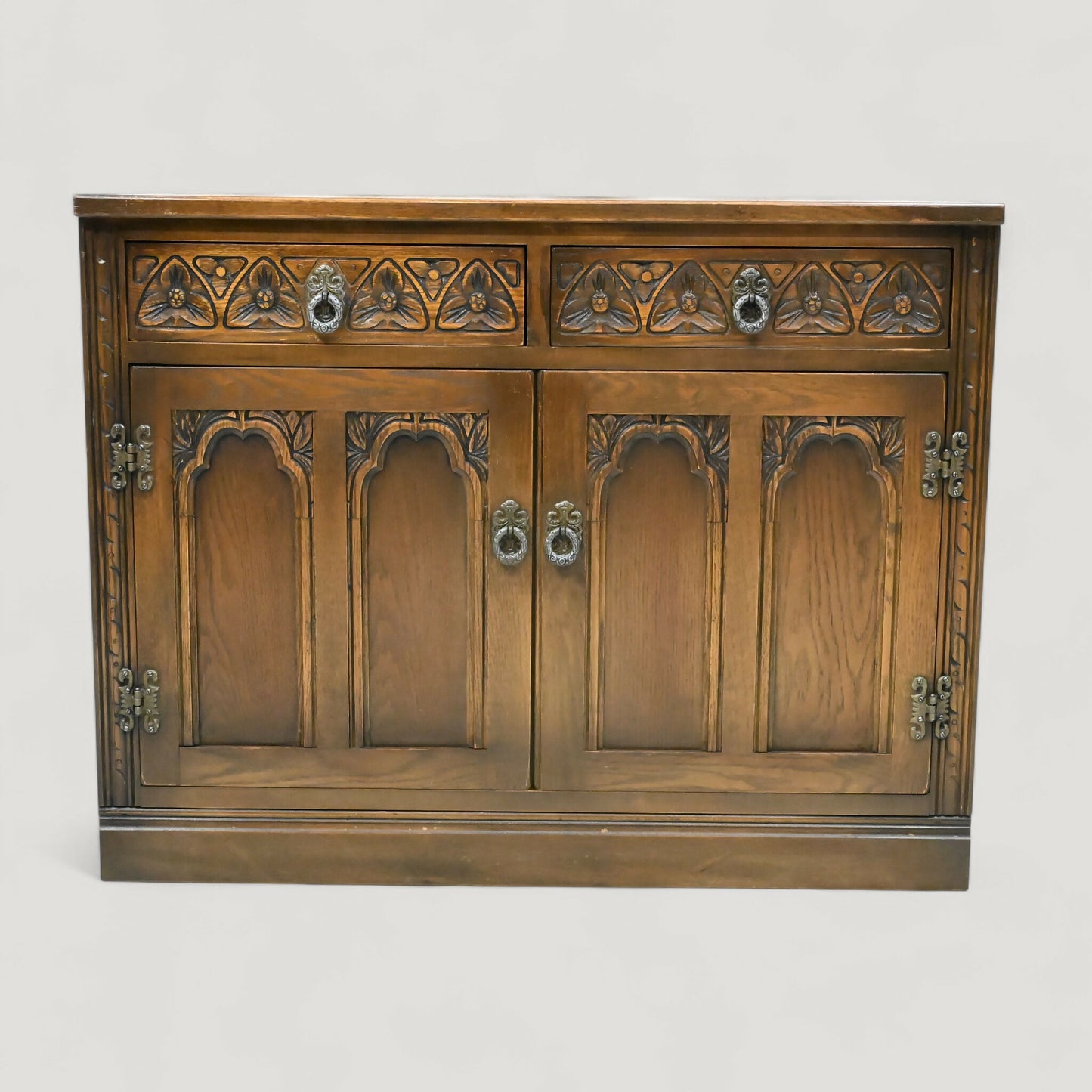 Old Charm Small Oak Sideboard Cupboard & Drawers Light Oak FREE Delivery. SBR10900/0409E