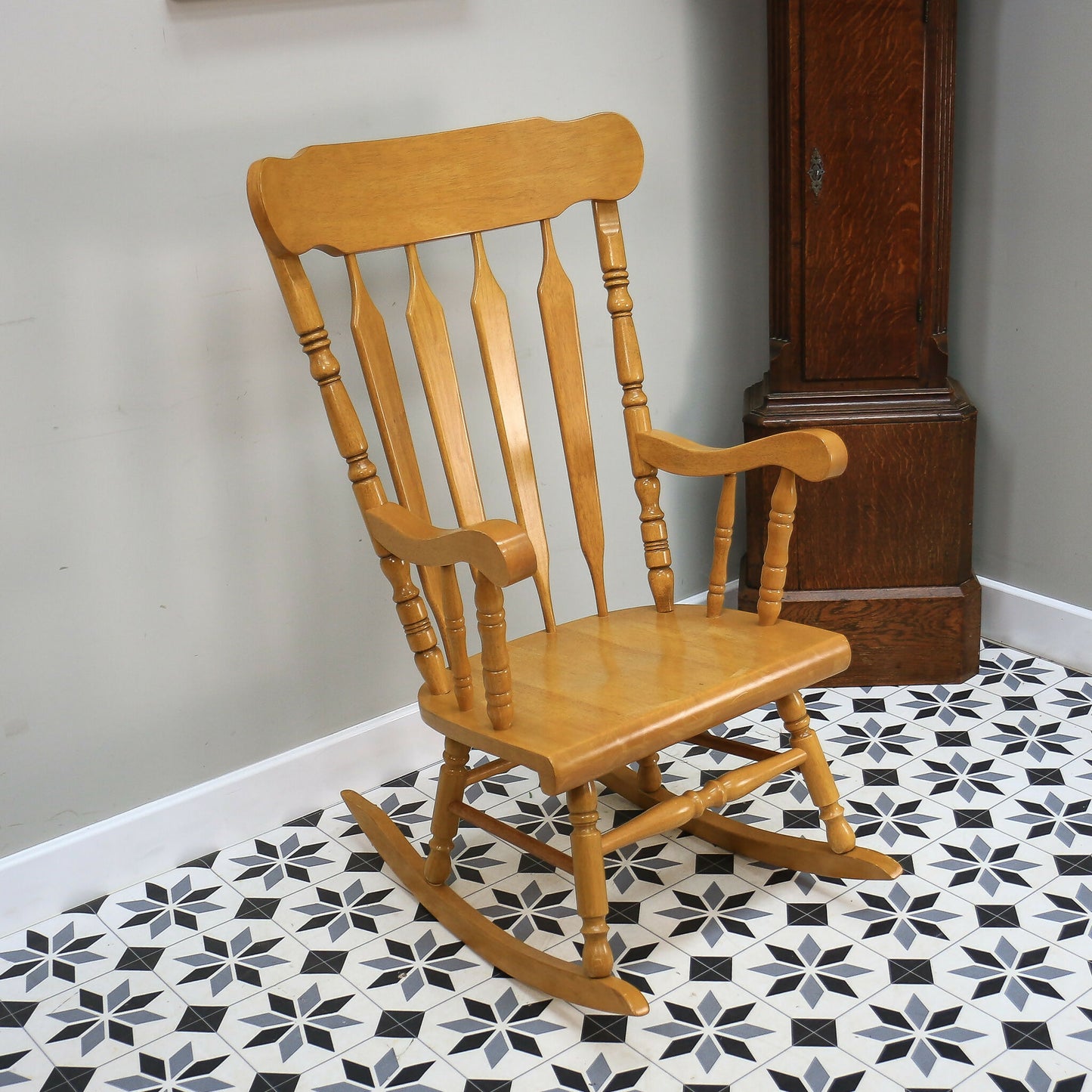 Rocking Chair Solid Wood with Exaggerated Slat Back and Turned Spindles