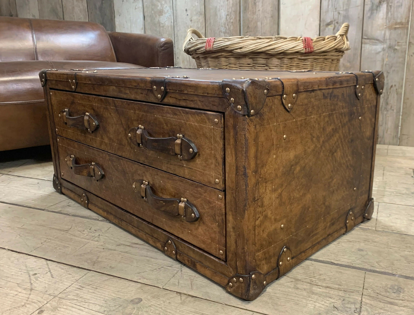 Handmade Vintage Leather Coffee Table Trunk: Vintage-Inspired Storage Chest