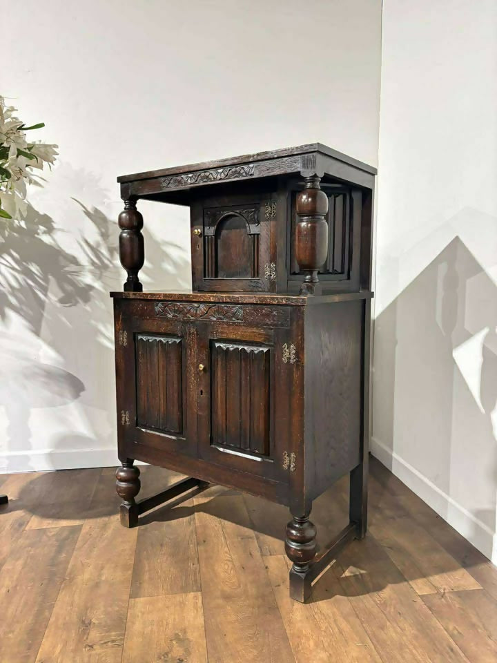 Early 20th Century Small Oak Court Cupboard