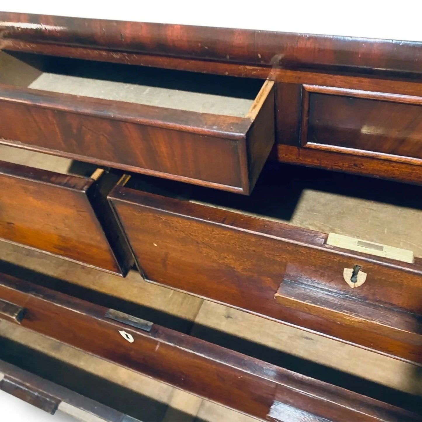 Antique Mahogany Chest of Drawers with Secret Compartment (c.19th Century)