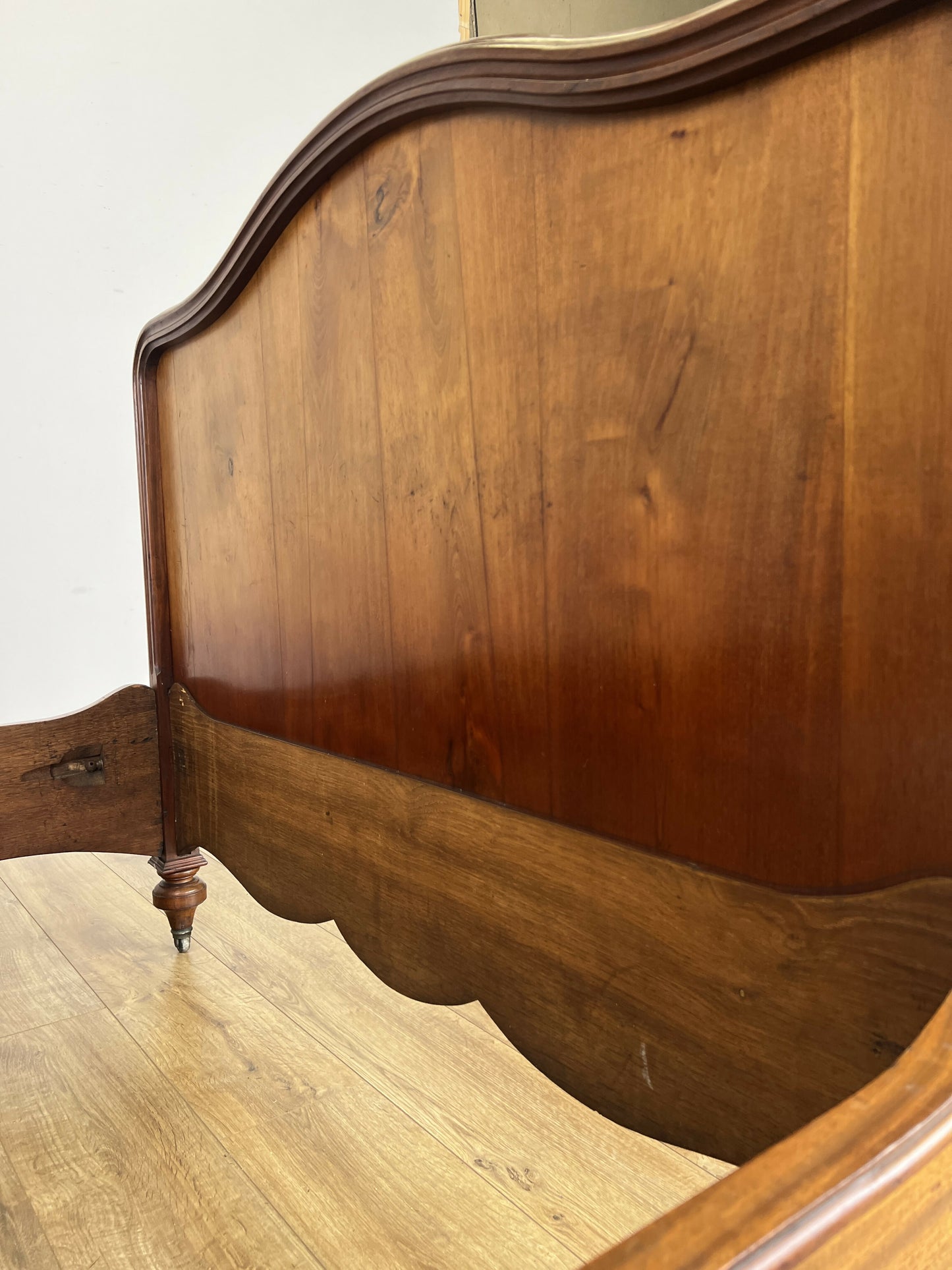 Bed Antique French Style Double Bed Frame Walnut Carved Headboard LOT 6407