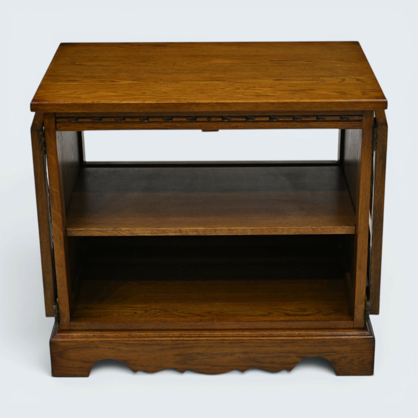 Old Charm TV Stand Video Cabinet Light Oak Made In England Free UK Delivery*
